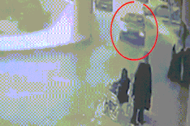 Vừa xuất viện, người phụ nữ bị ô tô lao tới đâm