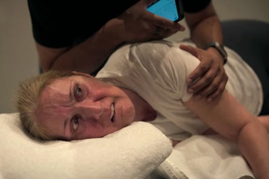 Xót xa hình ảnh diva Celine Dion đau đớn, vật lộn với căn bệnh hiếm gặp