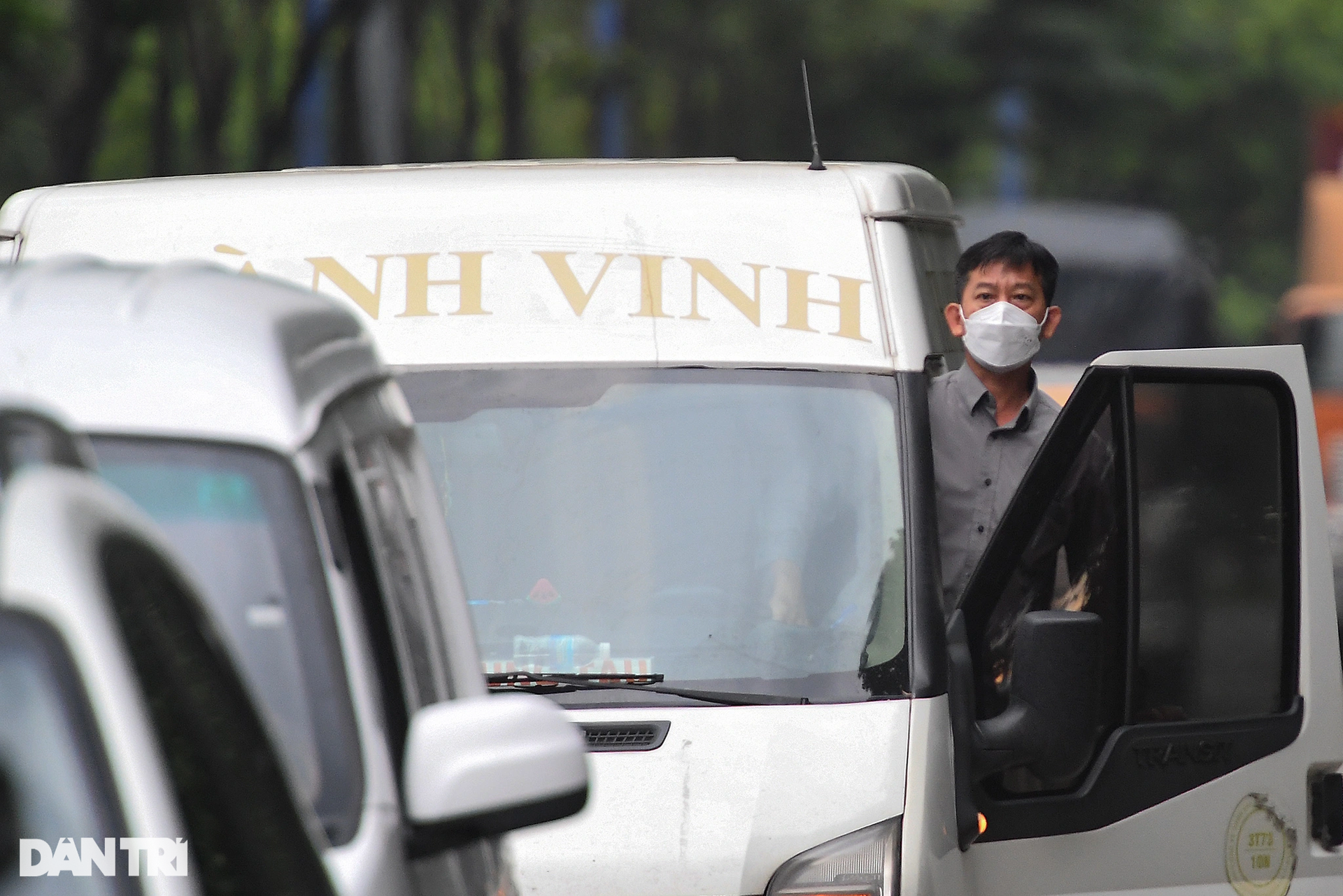 Ùn tắc bủa vây ở TPHCM, dòng xe nối dài tìm lối thoát - 10 Ùn tắc bủa vây ở TPHCM, dòng xe nối dài tìm lối thoát - 10