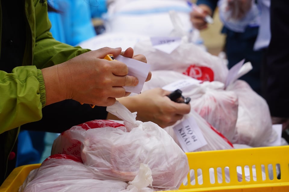 Hải Phòng: Đảm bảo cung cấp nhu yếu phẩm cho người dân trong khu phong tỏa - 3 Hải Phòng: Đảm bảo cung cấp nhu yếu phẩm cho người dân trong khu phong tỏa - 3