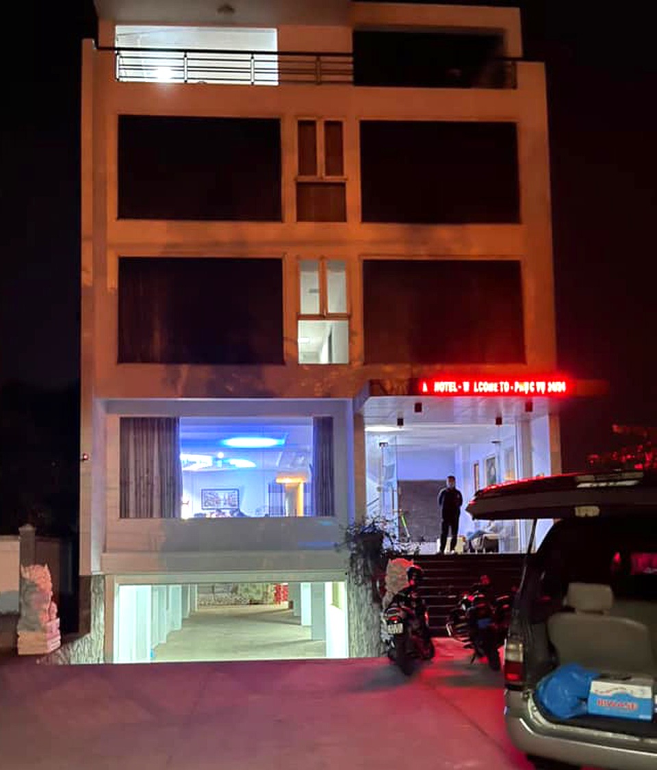 Khách sạn mở phòng bay lắc để tiếp viên bán dâm cho khách - 1