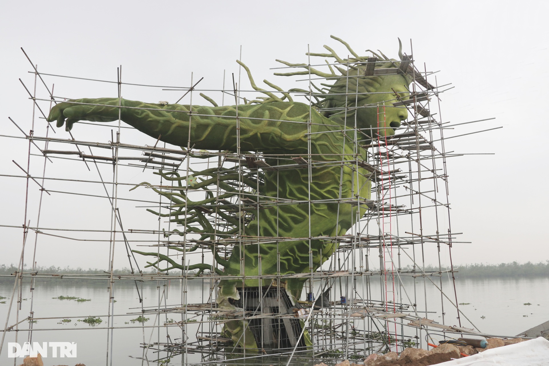 Xuất hiện hai tượng thần rừng nam và nữ ở Đồ Sơn - 6 Xuất hiện hai tượng thần rừng nam và nữ ở Đồ Sơn - 6