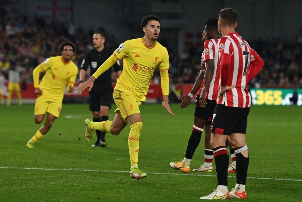 Liverpool lỡ cơ hội bỏ rơi Man Utd, Chelsea - 4 Liverpool lỡ cơ hội bỏ rơi Man Utd, Chelsea - 4