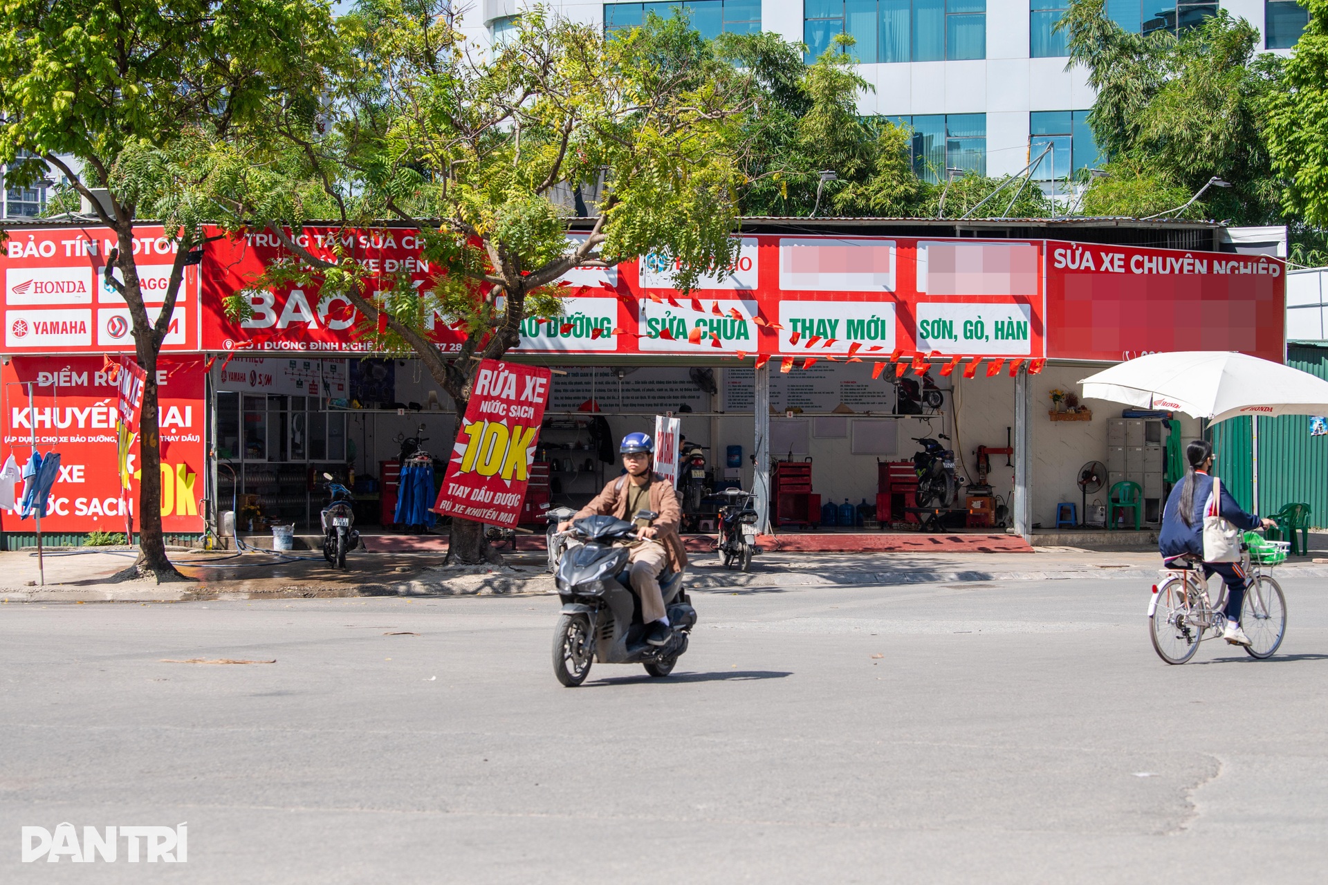 Ma trận bảng, biển quảng cáo gây mất mỹ quan đô thị Hà Nội - 2 Ma trận bảng, biển quảng cáo gây mất mỹ quan đô thị Hà Nội - 2