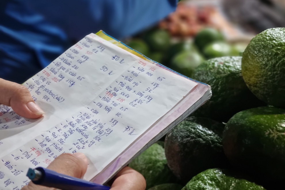 Hội chị em đi chợ giúp người dân khu phong tỏa: Bà con cần gì cứ order! - 2 Hội chị em đi chợ giúp người dân khu phong tỏa: Bà con cần gì cứ order! - 2