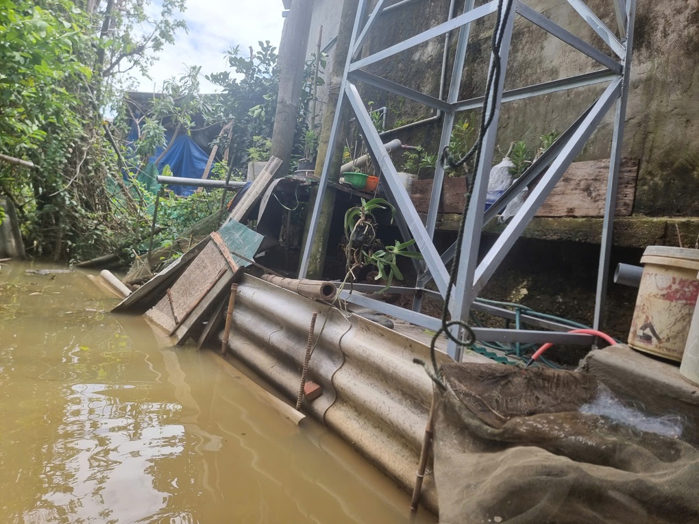 Thấp thỏm sống trong những ngôi nhà nứt toác nghiêng ra sông - 3 Thấp thỏm sống trong những ngôi nhà nứt toác nghiêng ra sông - 3