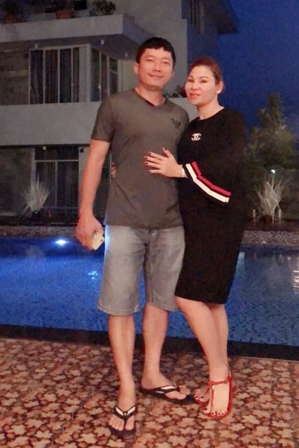 Hôn nhân kín tiếng của Kinh Quốc và người vợ đại gia - 4 Hôn nhân kín tiếng của Kinh Quốc và người vợ đại gia - 4