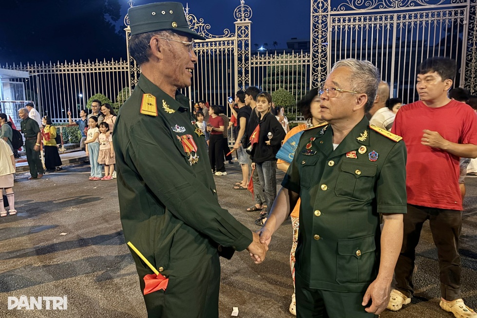 Chắc không còn lần nào trong đời tôi được chứng kiến khoảnh khắc lịch sử này nữa... - 4 Chắc không còn lần nào trong đời tôi được chứng kiến khoảnh khắc lịch sử này nữa... - 4