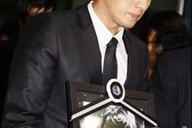 So Ji Sub nhận vai của ngôi sao đoản mệnh Park Yong Ha