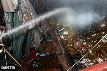 Kho hàng tại Hà Nội bị thiêu rụi, chủ hàng có được yêu cầu bồi thường?