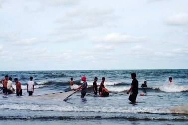 Tìm thấy thi thể học sinh mất tích trên biển sau buổi liên hoan cuối năm