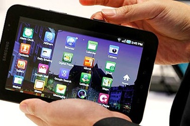iPad 2 đẩy lùi giá máy tính bảng Samsung