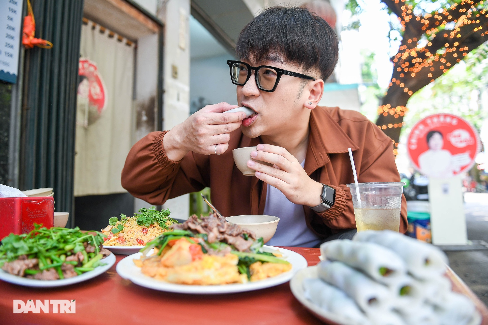 Cuộc sống của reviewer nổi tiếng: Tăng 16kg, bị ném đá vì suốt ngày khen - 14 Cuộc sống của reviewer nổi tiếng: Tăng 16kg, bị ném đá vì suốt ngày khen - 14
