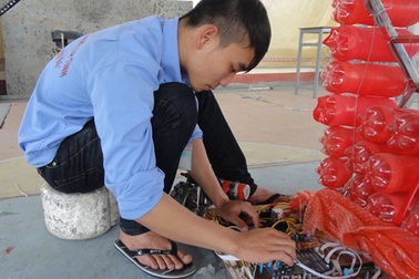 Nam sinh biến ý tưởng thùng rác thông minh thành hiện thực