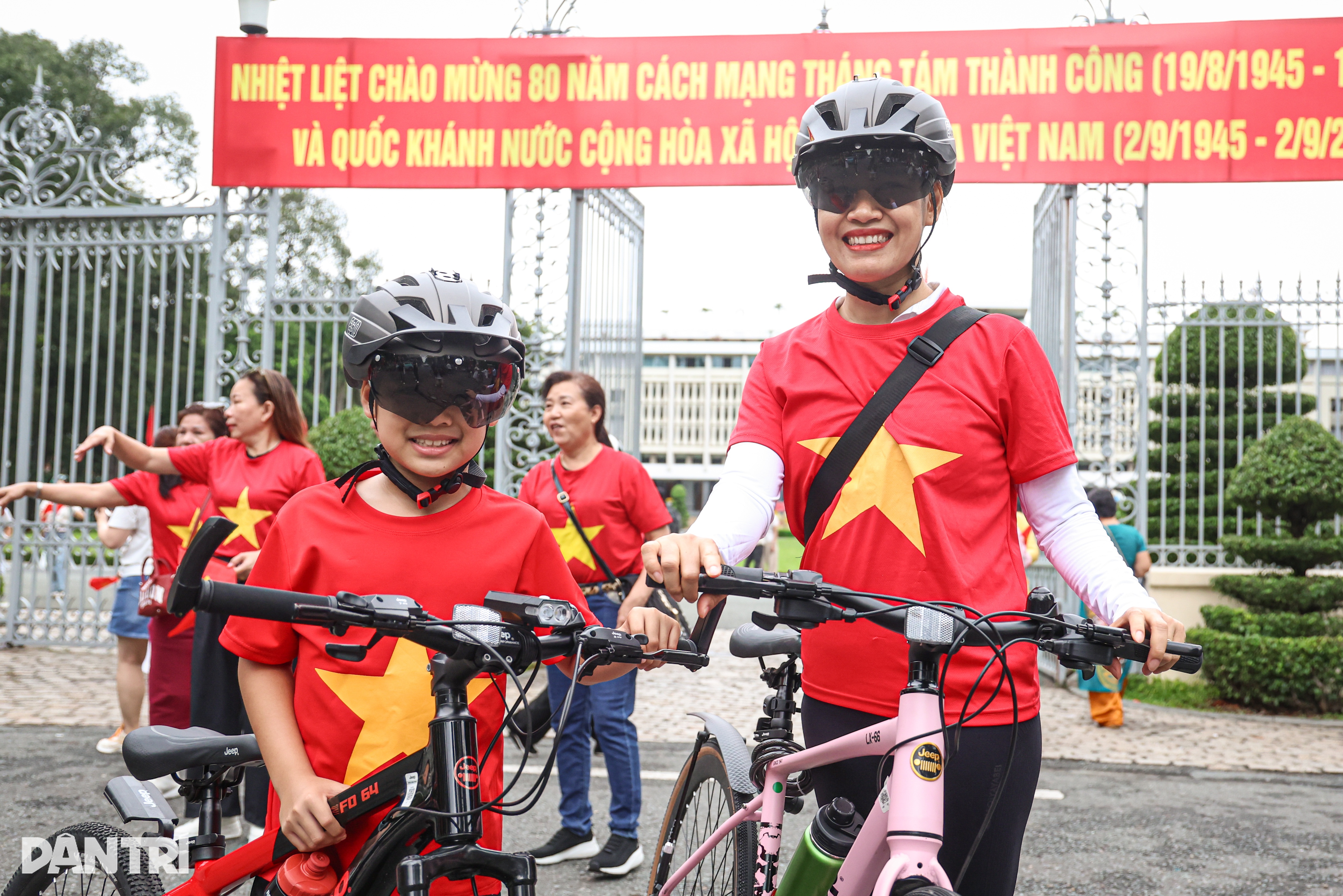 Giới trẻ TPHCM rủ nhau vào phường Sài Gòn cà phê bệt ngày Quốc khánh - 6