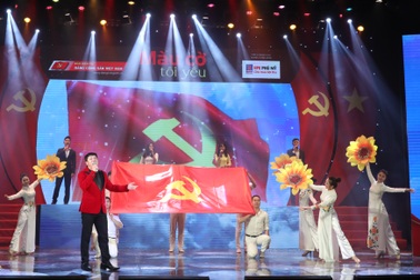 Không gian nghệ thuật đầy tự hào với “Màu Cờ tôi yêu”