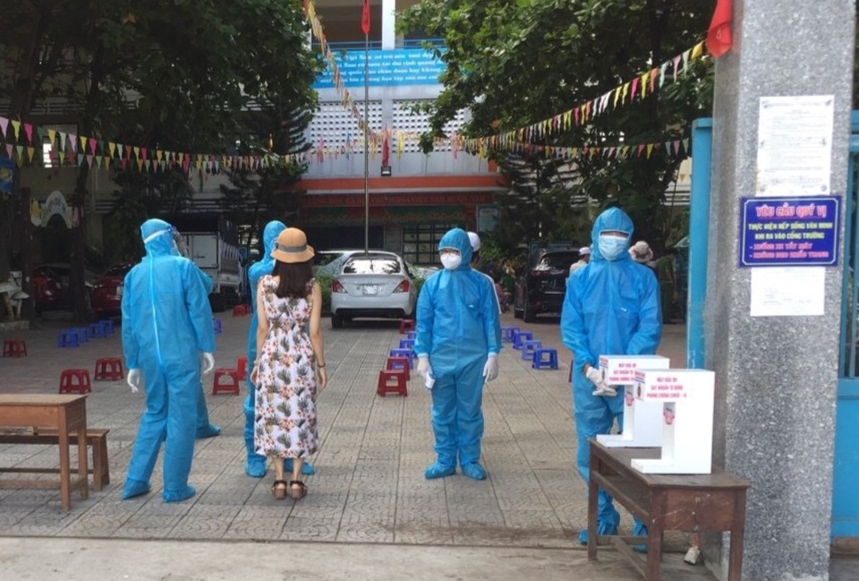 Đám tang có 3 ca Covid-19: Phải ứng phó nhanh hơn tốc độ lây của dịch - 2 Đám tang có 3 ca Covid-19: Phải ứng phó nhanh hơn tốc độ lây của dịch - 2