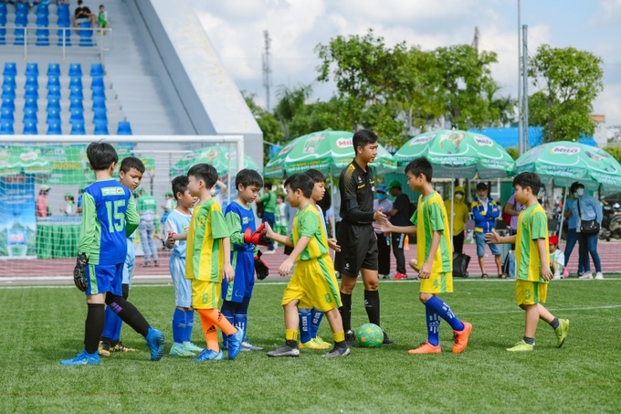 Đây là dịp các em được trải nghiệm tinh thần đồng đội và sự bền bỉ trong ý chí thi đấu