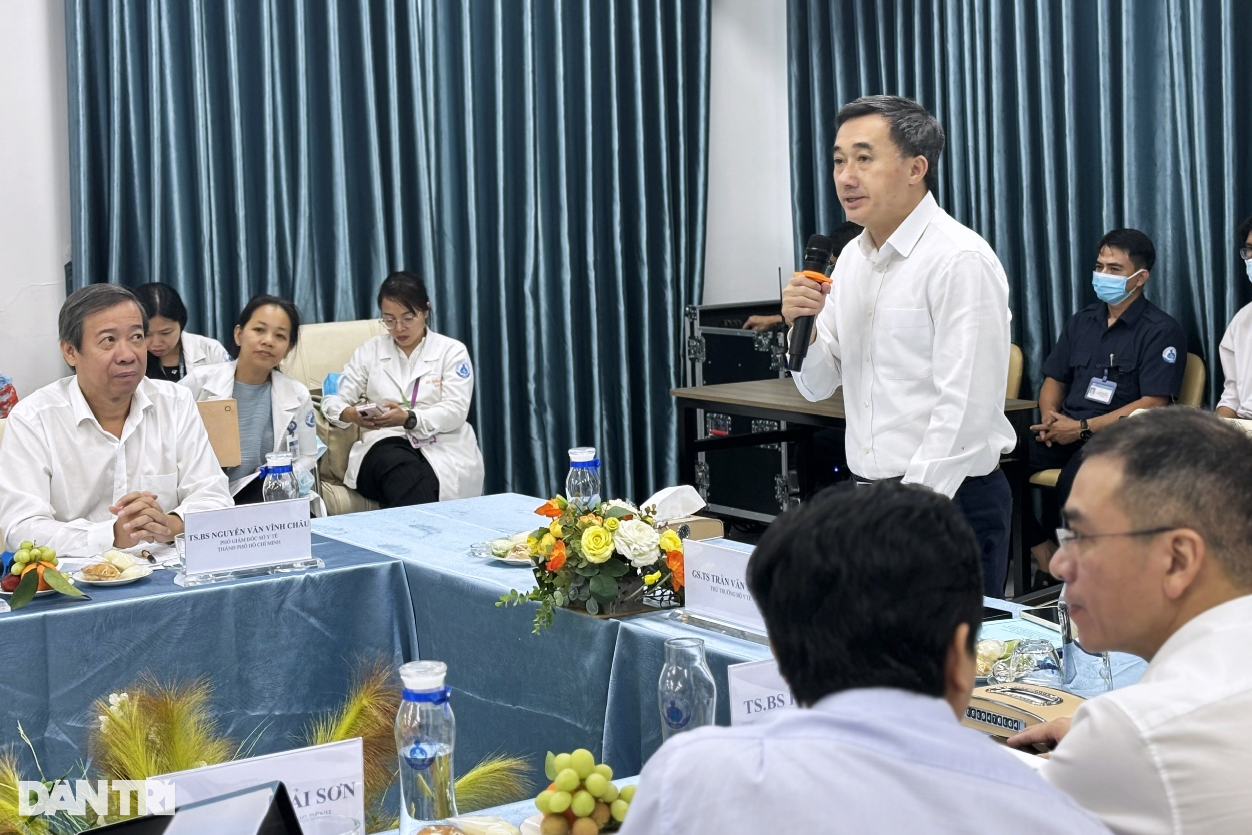 Thứ trưởng Bộ Y tế: 11 năm mới cập nhật hướng dẫn điều trị sởi là quá chậm - 7 Thứ trưởng Bộ Y tế: 11 năm mới cập nhật hướng dẫn điều trị sởi là quá chậm - 7