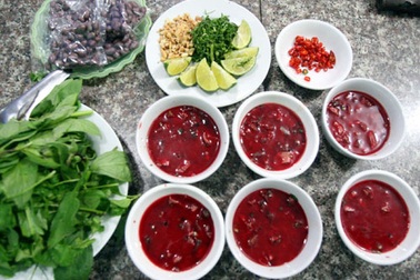 Một phụ nữ tử vong sau khi ăn tiết canh lợn