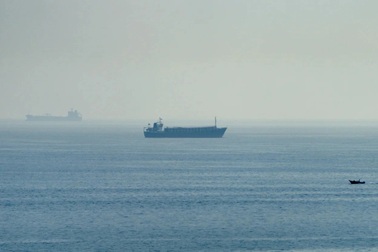 Iran bác tin nhượng bộ về eo biển Hormuz