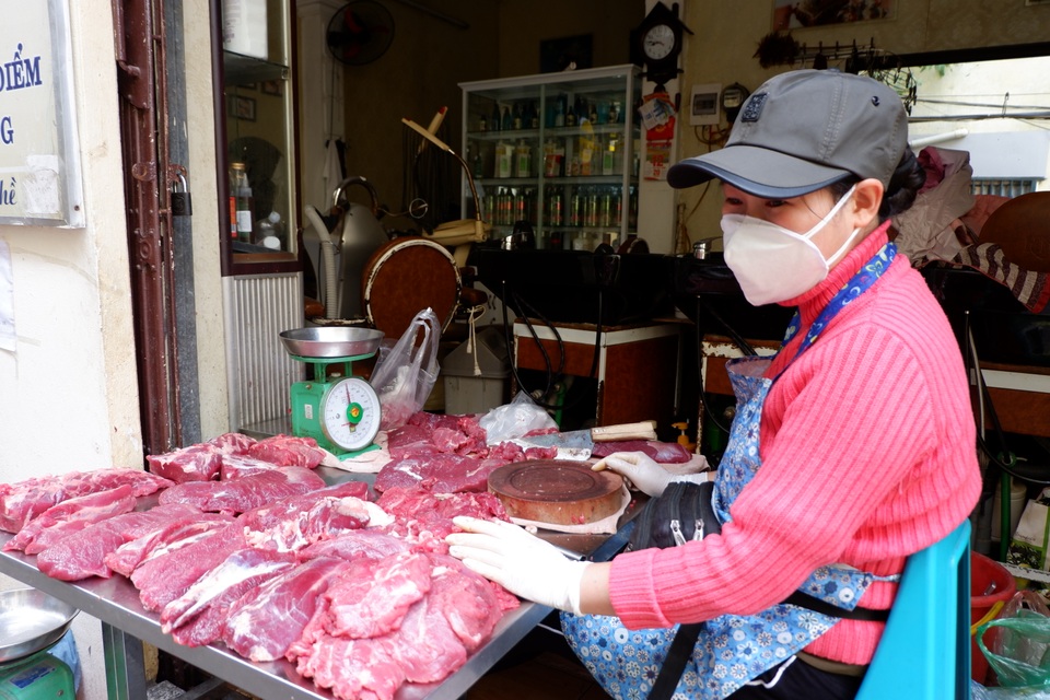Chống Covid-19: “Phố chợ” kẻ vạch an toàn 2m, không bán cho người vi phạm - 10 Chống Covid-19: “Phố chợ” kẻ vạch an toàn 2m, không bán cho người vi phạm - 10