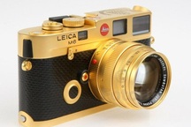 Máy ảnh Leica M6 mạ vàng có giá quy đổi gần 700 triệu đồng