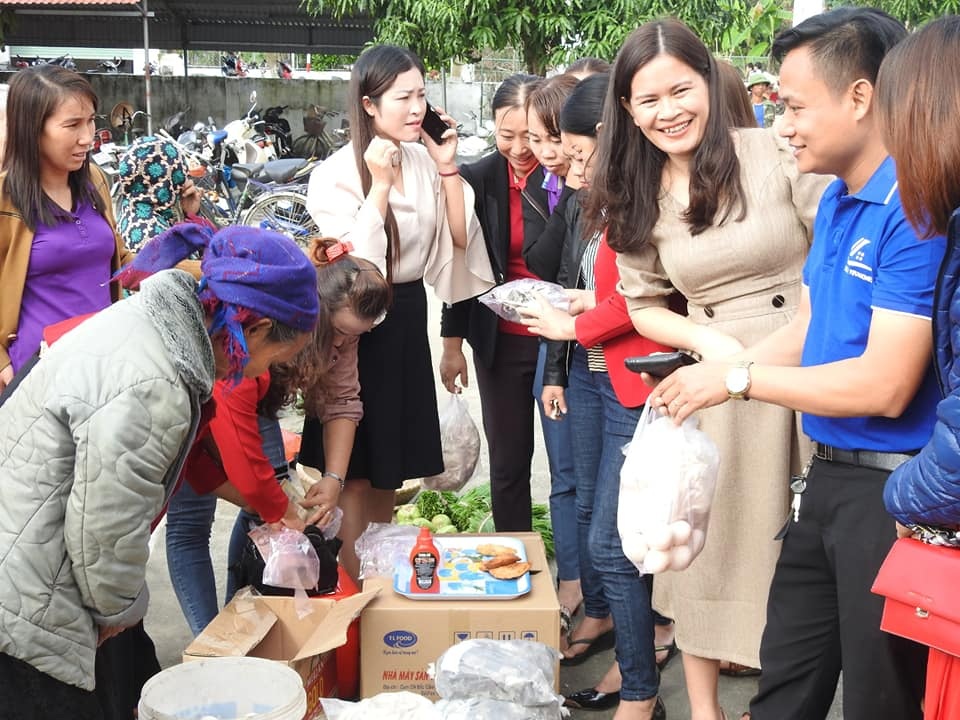 Phiên chợ Tết 0 đồng ý nghĩa cho người nghèo - 2 Phiên chợ Tết 0 đồng ý nghĩa cho người nghèo - 2
