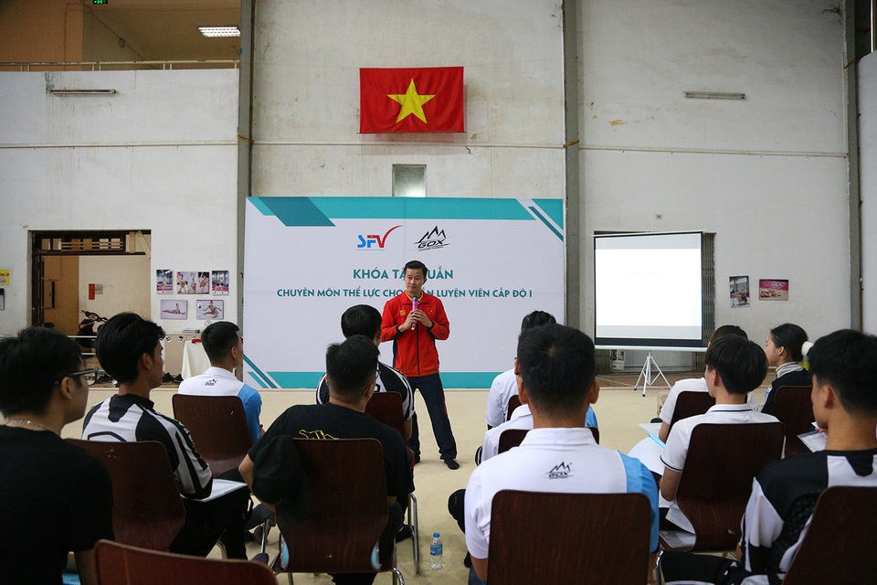 HLV Trương Minh Sang tập huấn thể lực cho HLV Trượt băng và Roller Việt Nam - 2 HLV Trương Minh Sang tập huấn thể lực cho HLV Trượt băng và Roller Việt Nam - 2