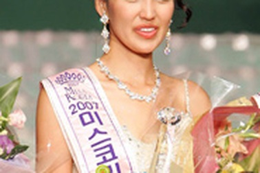 Cựu Á hậu Hàn Quốc bị tước vương miện