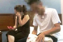 Cách chức chủ tịch xã lộ clip nhạy cảm với cấp dưới