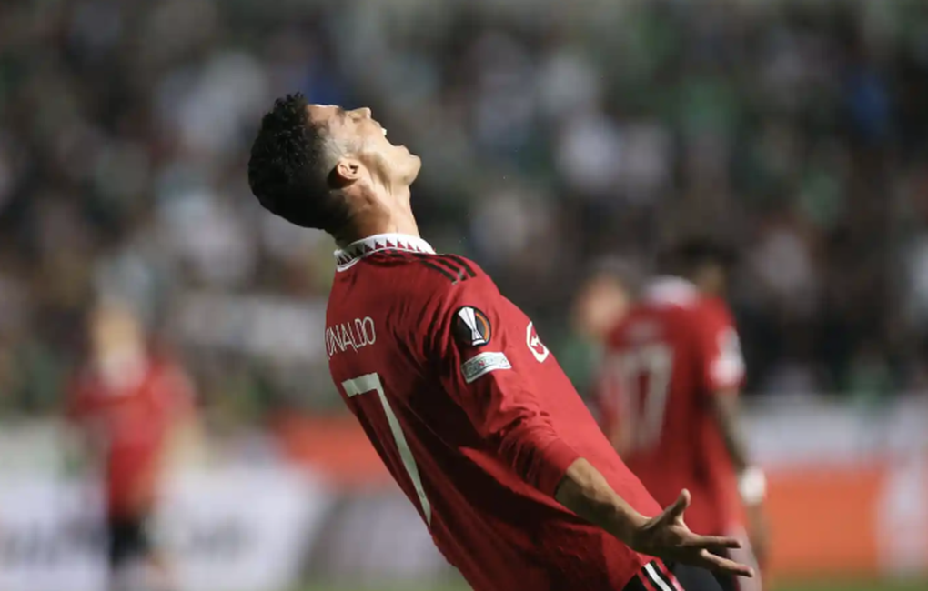 Khó hiểu với tình huống bỏ lỡ cơ hội không tưởng của C.Ronaldo - 2 Khó hiểu với tình huống bỏ lỡ cơ hội không tưởng của C.Ronaldo - 2