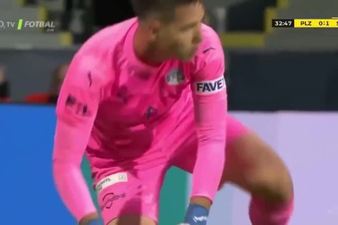 Filip Nguyễn hóa "người nhện", cứu thua xuất thần ở giải CH Séc