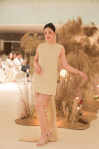 Á hậu Châu Anh, Hà Kino tôn vinh vẻ đẹp người H’Mông qua thời trang gai dầu - 1