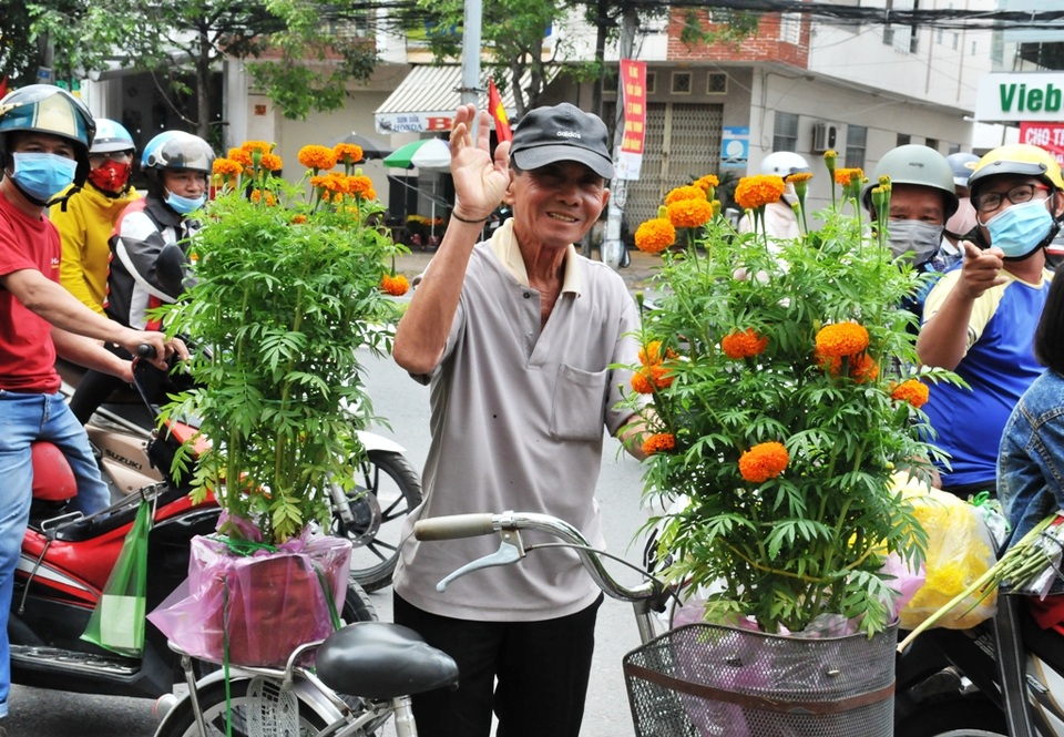 Hối hả chở Xuân về nhà ngày 30 Tết - 11 Hối hả chở Xuân về nhà ngày 30 Tết - 11