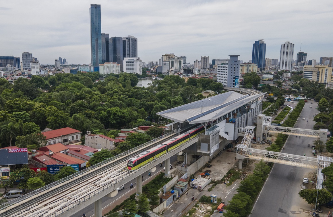 Cận cảnh đoàn tàu chạy thử toàn tuyến phần trên cao Metro Nhổn - ga Hà Nội - 11 Cận cảnh đoàn tàu chạy thử toàn tuyến phần trên cao Metro Nhổn - ga Hà Nội - 11