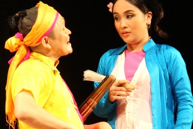 Theo chân "vua hài đất Bắc" đi diễn hề chèo cổ