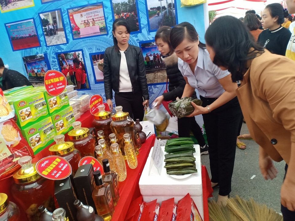 Khoảng 7.000 công nhân dự Ngày hội công nhân - Phiên chợ nghĩa tình - 5 Khoảng 7.000 công nhân dự Ngày hội công nhân - Phiên chợ nghĩa tình - 5