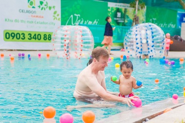 Tận hưởng mùa hè 5 sao cùng lễ hội bóng nước “Bubble Wonderland Pool Party”