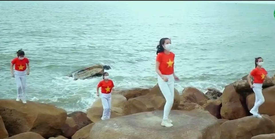 Ấn tượng với video “Việt Nam ơi, đánh bay Corona” của bác sĩ xứ Nghệ - 4 Ấn tượng với video “Việt Nam ơi, đánh bay Corona” của bác sĩ xứ Nghệ - 4
