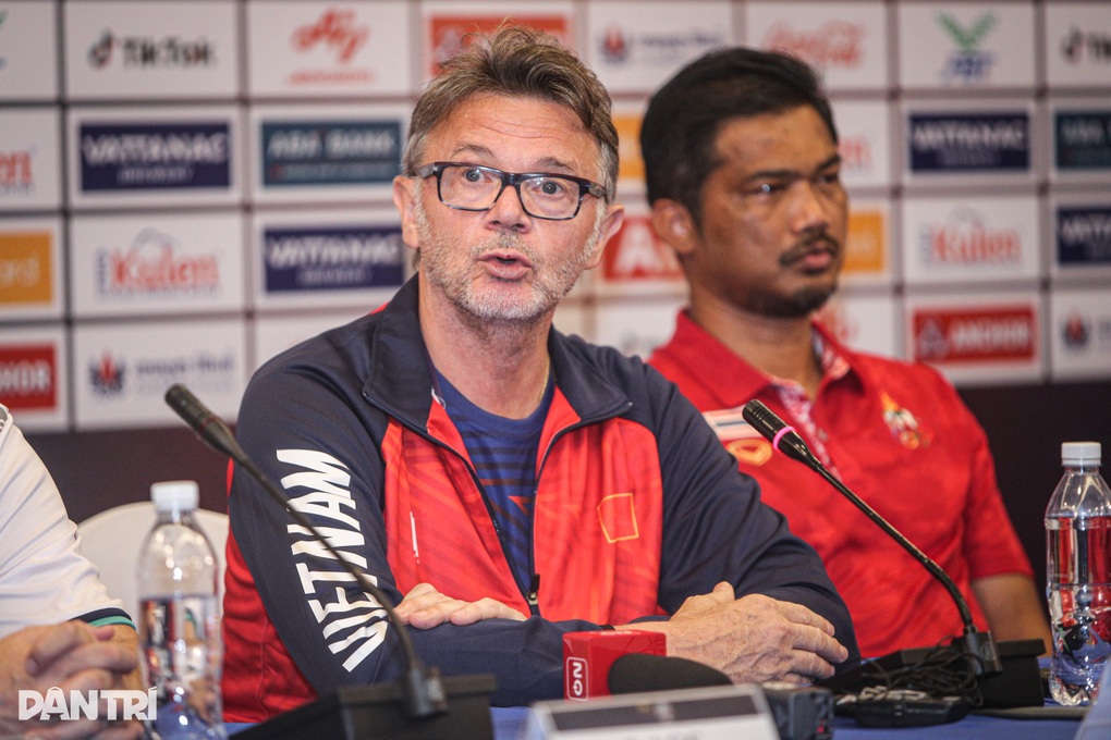 HLV Troussier: U22 Việt Nam sẽ trình diễn phong độ tốt nhất - 2 HLV Troussier: U22 Việt Nam sẽ trình diễn phong độ tốt nhất - 2