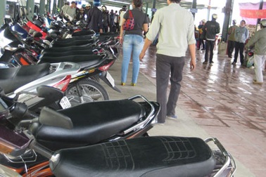 Quá tải dịch vụ trung chuyển qua hầm Hải Vân