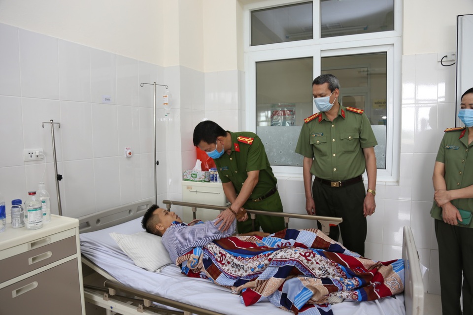 Truy bắt tội phạm ma túy, một Trung úy công an bị thương - 1 Truy bắt tội phạm ma túy, một Trung úy công an bị thương - 1