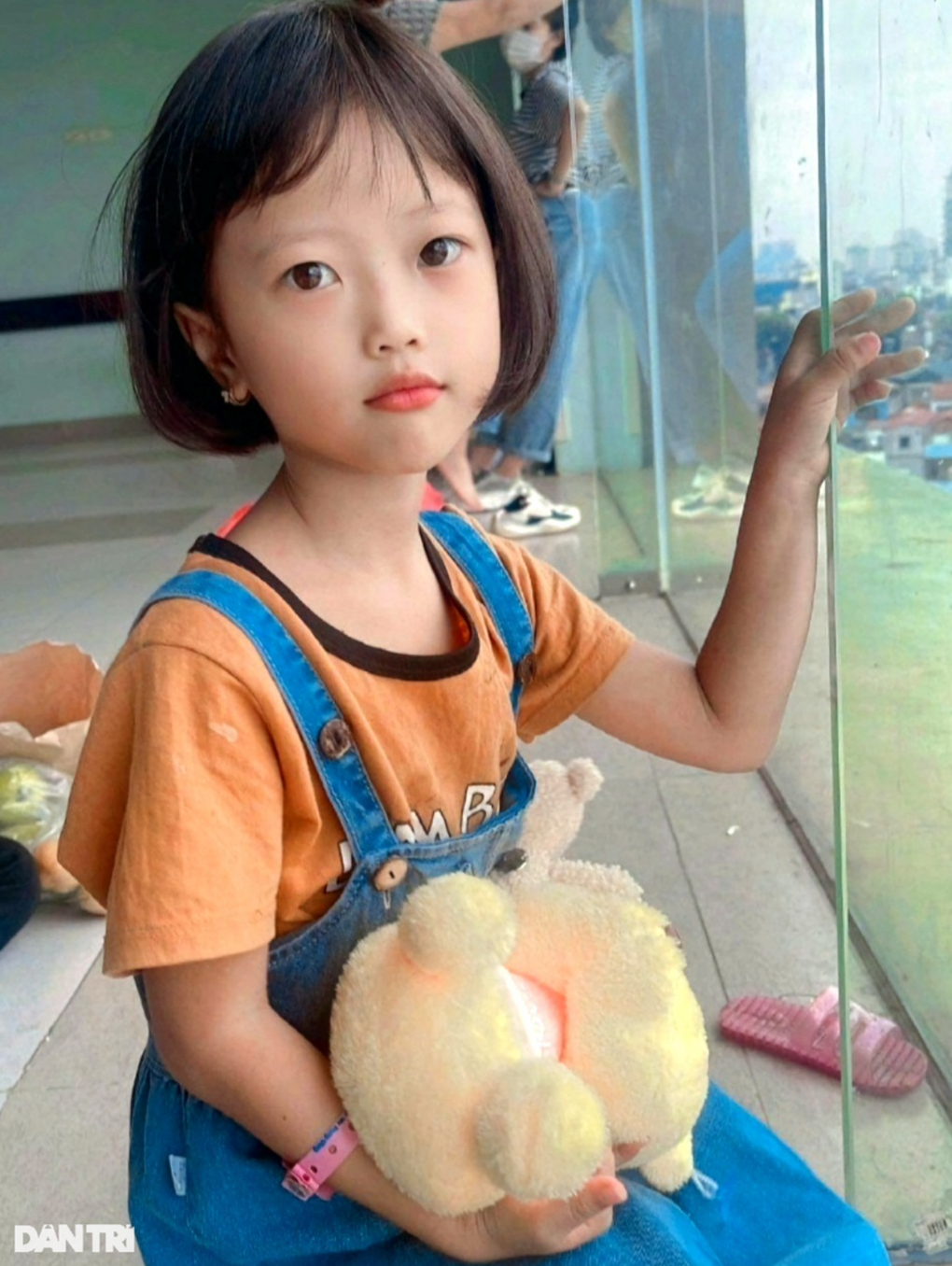 Hơn 180 triệu đồng đến với bé gái 7 tuổi mắc bệnh ung thư hiểm nghèo - 2 Hơn 180 triệu đồng đến với bé gái 7 tuổi mắc bệnh ung thư hiểm nghèo - 2