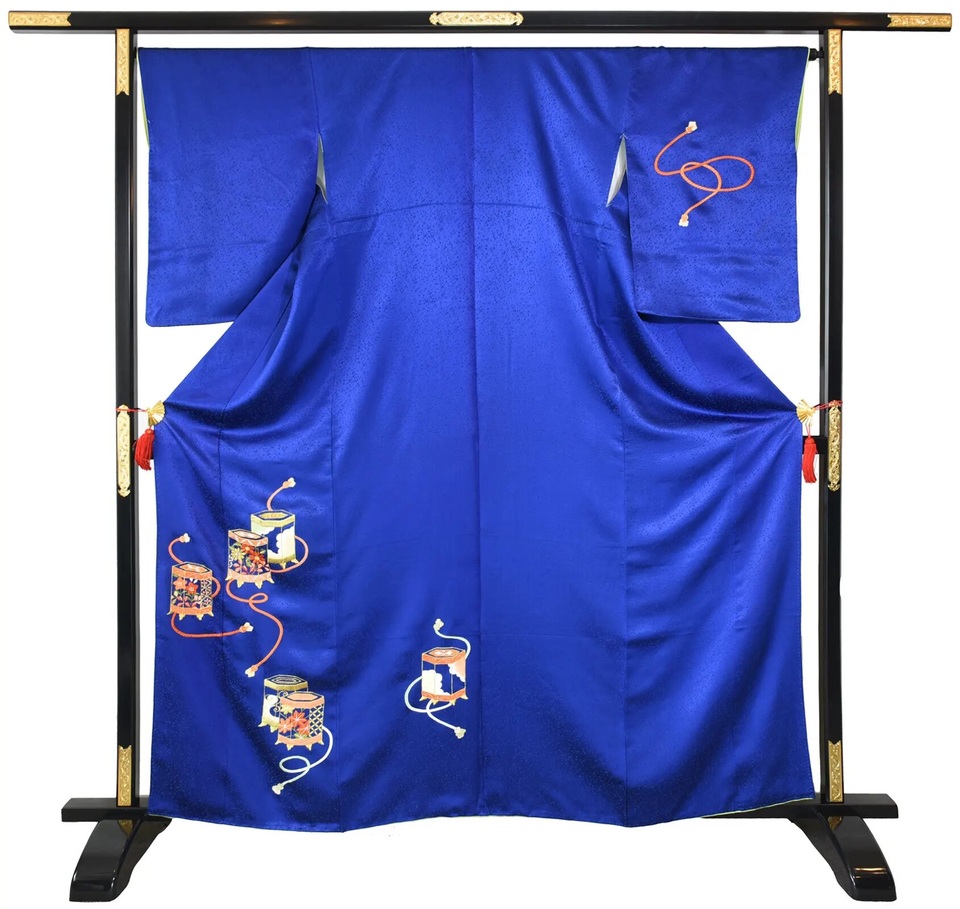 Chiêm ngưỡng họa tiết 4 mùa tuyệt sắc của kimono Nhật Bản - 16 Chiêm ngưỡng họa tiết 4 mùa tuyệt sắc của kimono Nhật Bản - 16