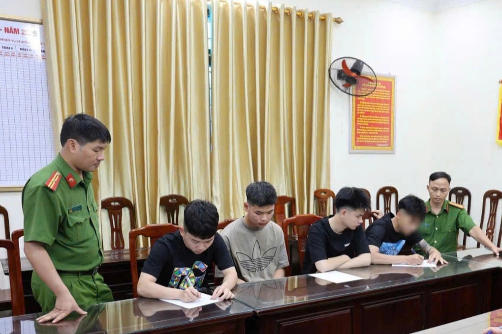 Khởi tố nhóm thanh niên khoe chiến tích lạng lách, gây rối - 1 Khởi tố nhóm thanh niên khoe chiến tích lạng lách, gây rối - 1