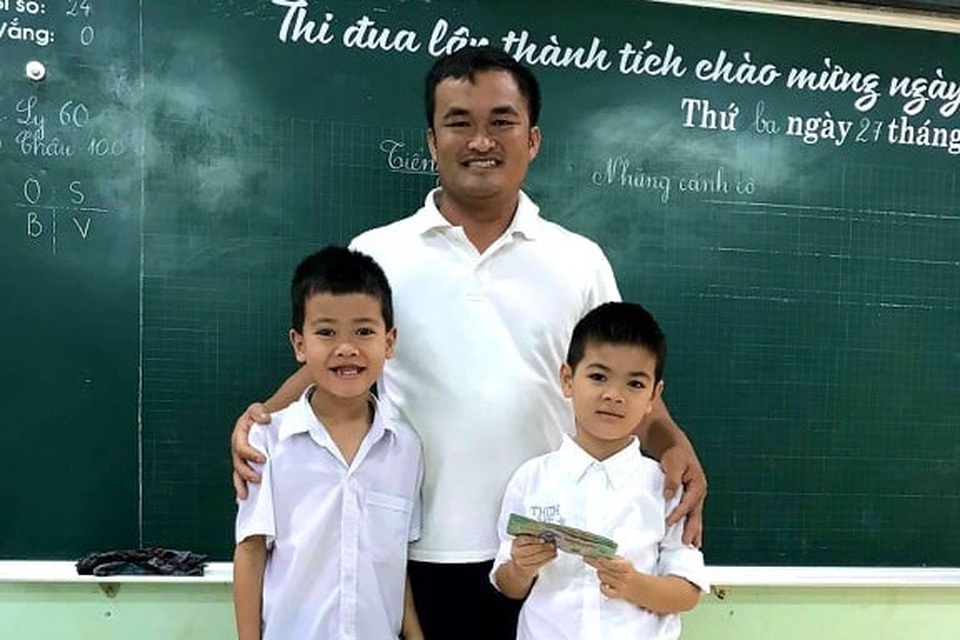 Hai học sinh lớp 1 trả lại gần 30 triệu đồng cho người đánh rơi - 1 Hai học sinh lớp 1 trả lại gần 30 triệu đồng cho người đánh rơi - 1