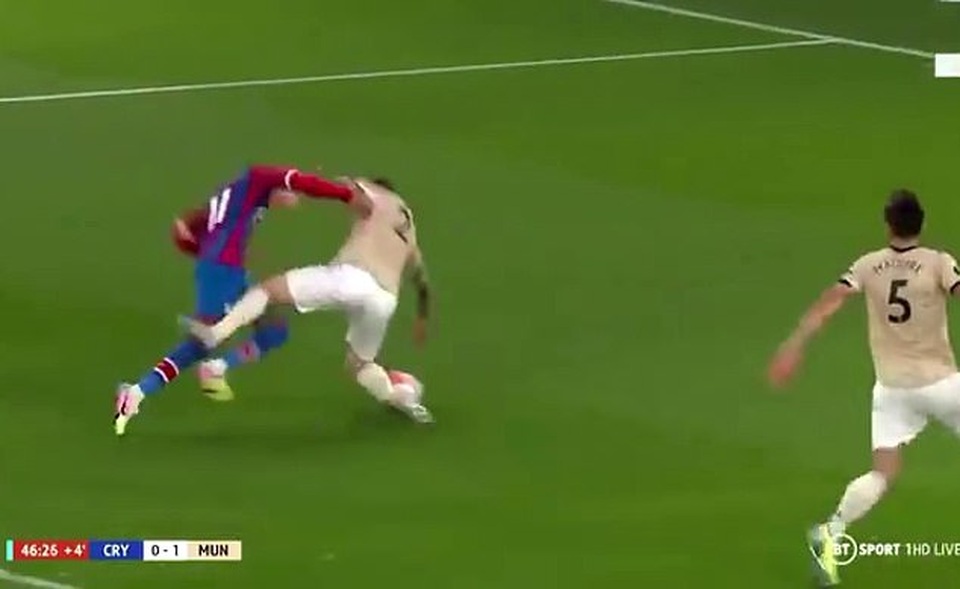 Tranh cãi khi VAR cứu thua Man Utd nhiều nhất ở Premier League - 3 Tranh cãi khi VAR cứu thua Man Utd nhiều nhất ở Premier League - 3