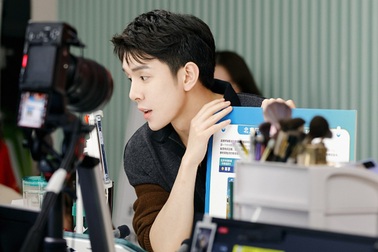 Dàn "chiến thần livestream" thu nhập cao cỡ nào dù liên tục dính phốt?