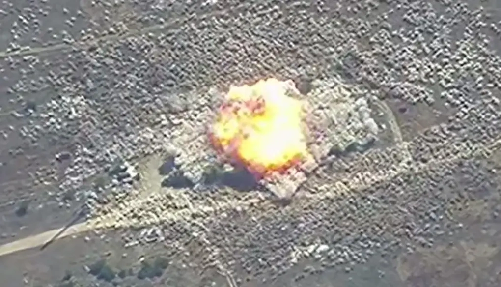 Iskander Nga bắn nổ điểm đóng quân của Ukraine, tạo sóng xung kích - 1 Iskander Nga bắn nổ điểm đóng quân của Ukraine, tạo sóng xung kích - 1